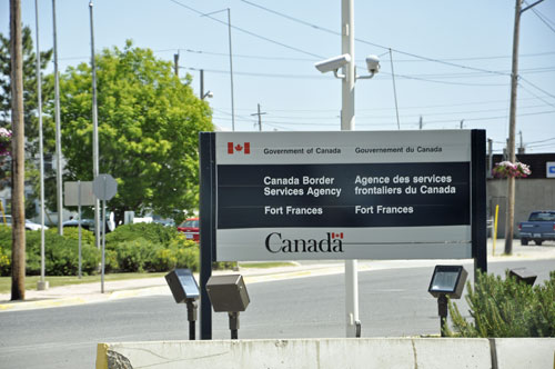 sign: Canadian Border